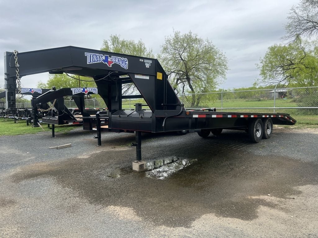 TEXAS BRAGG GOOSENECK TRAILER