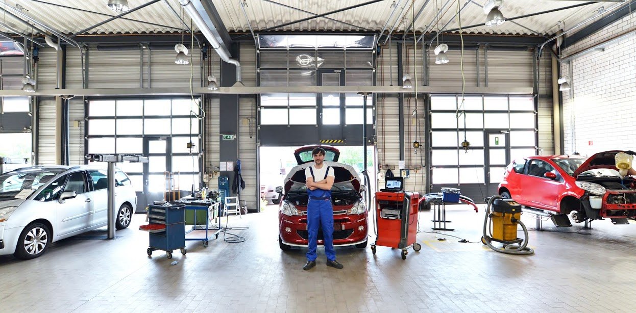 Car Body Frame Repair Banner